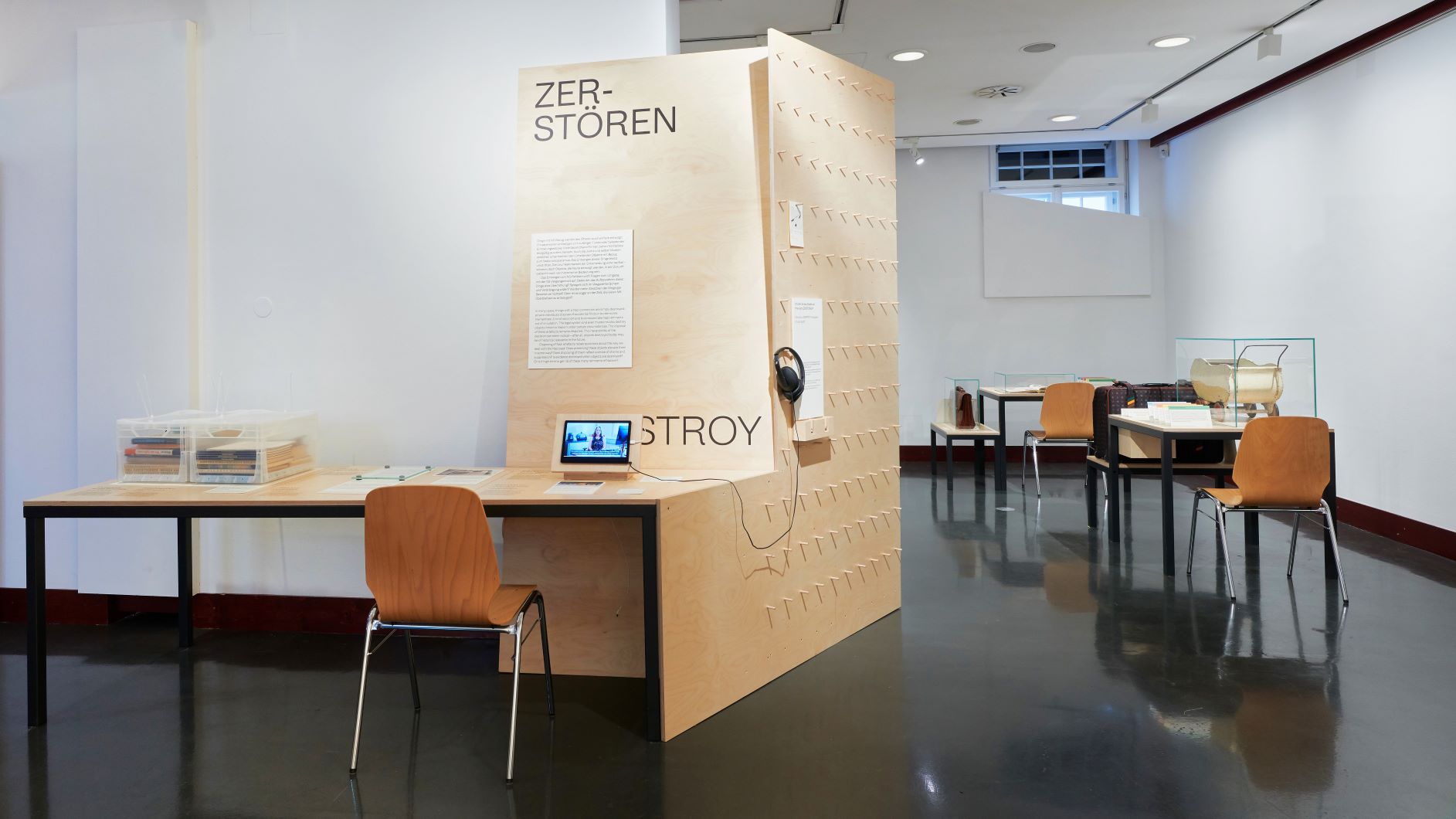 231109-Smaltire Hitler-04